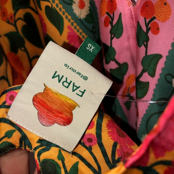 Farm Rio x Anthropologie Floral Pink Heart Printed Satin Halter Top Shirt sz XS - Picture 6 of 6